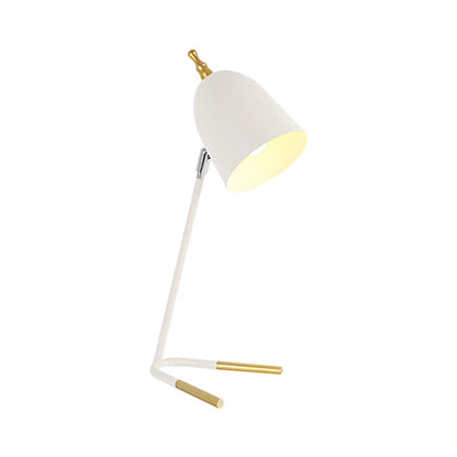 Lampe de table en métal à abat-jour dôme