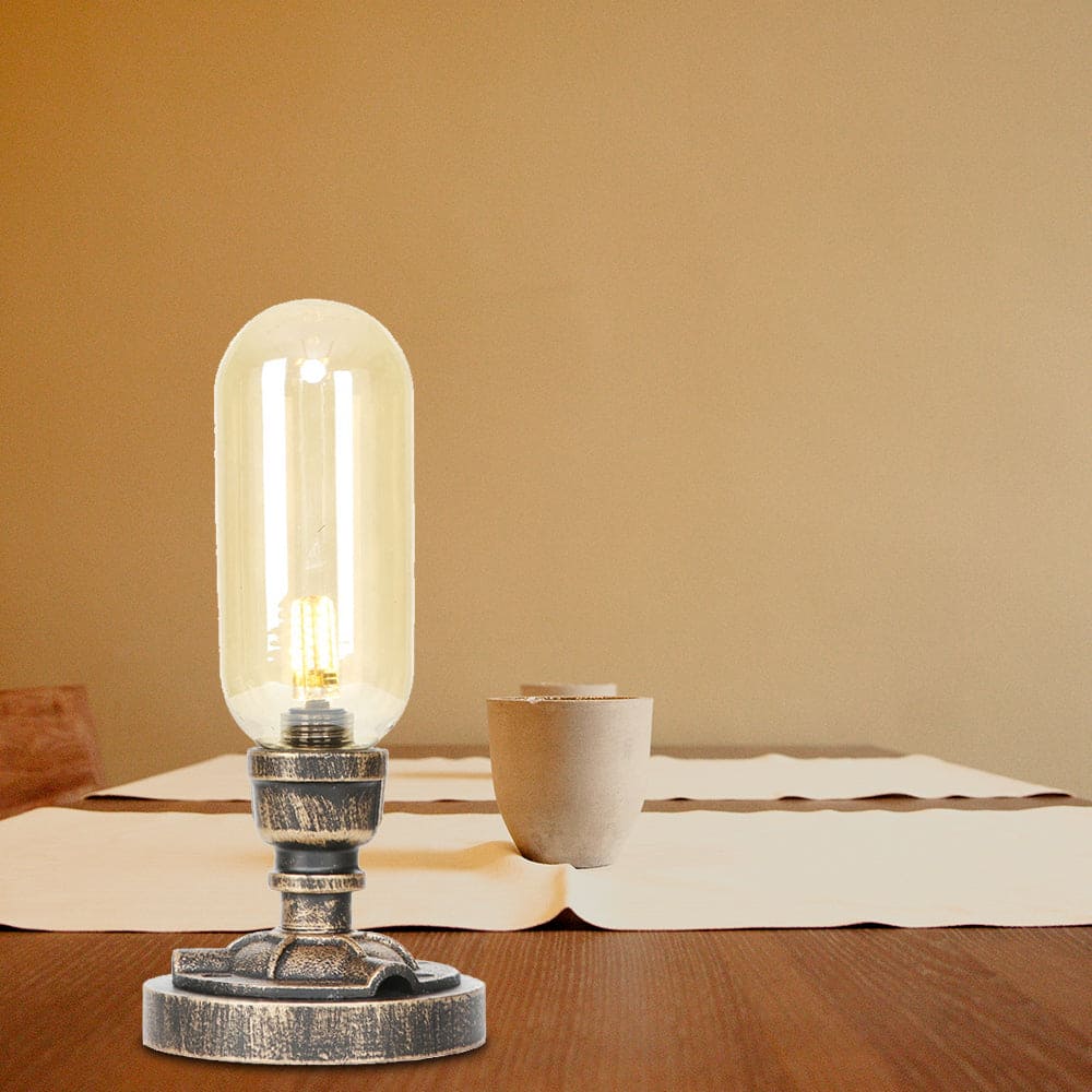 Lampada da Tavolo in Metallo Elegante con Paralume Industriale