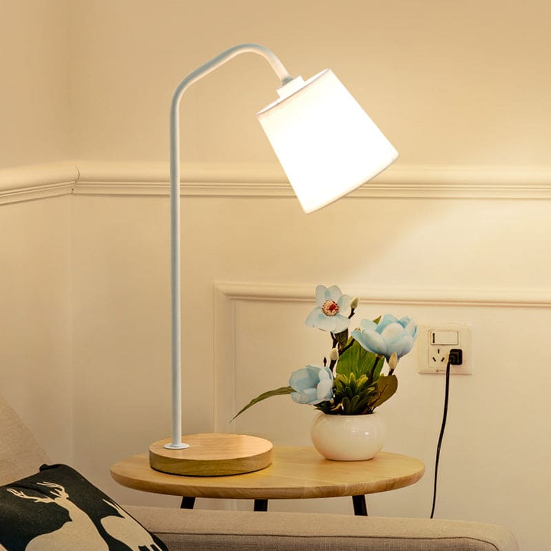 Lampada da scrivania elegante conica