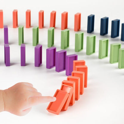 Train domino automatique à mécanisme motorisé