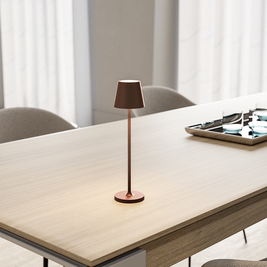 Lampada LED compatta con schermo touch e lunga durata