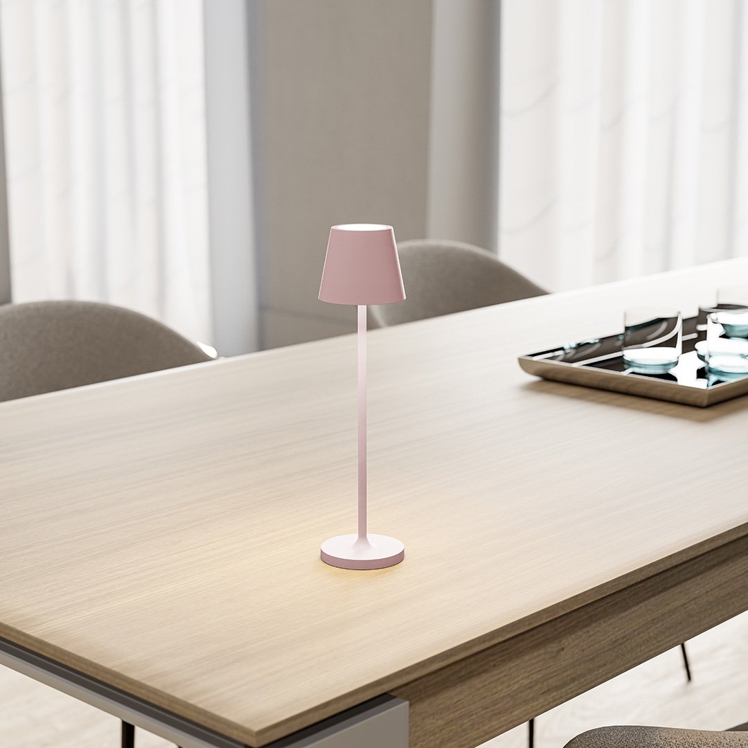 Lampada LED compatta con schermo touch e lunga durata