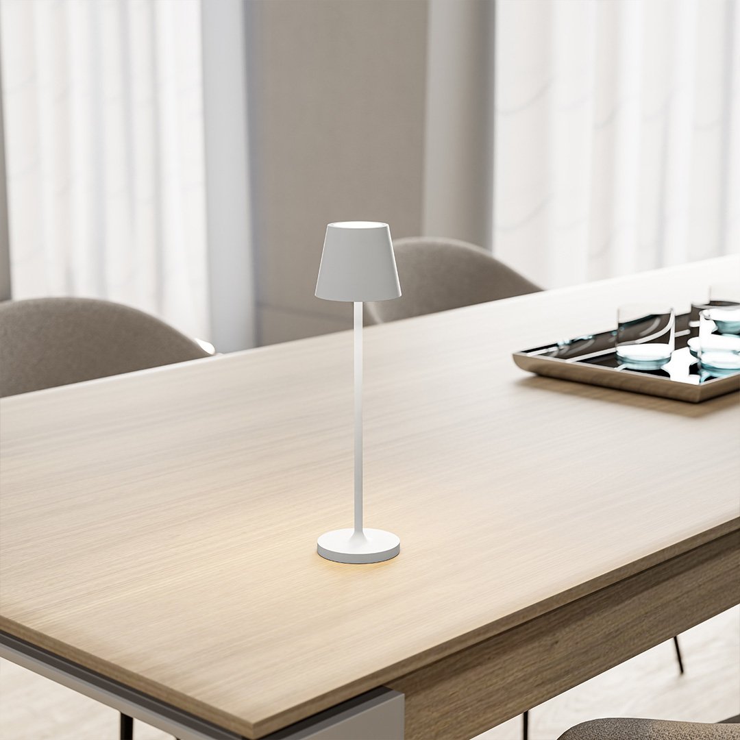Lampada LED compatta con schermo touch e lunga durata