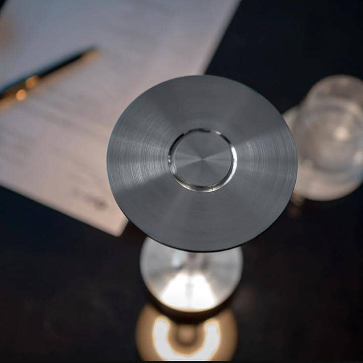 Lampe de table sans fil à intensité réglable portable