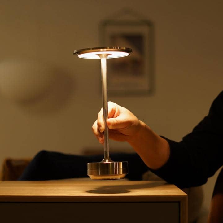 Lampe de table sans fil à intensité réglable portable