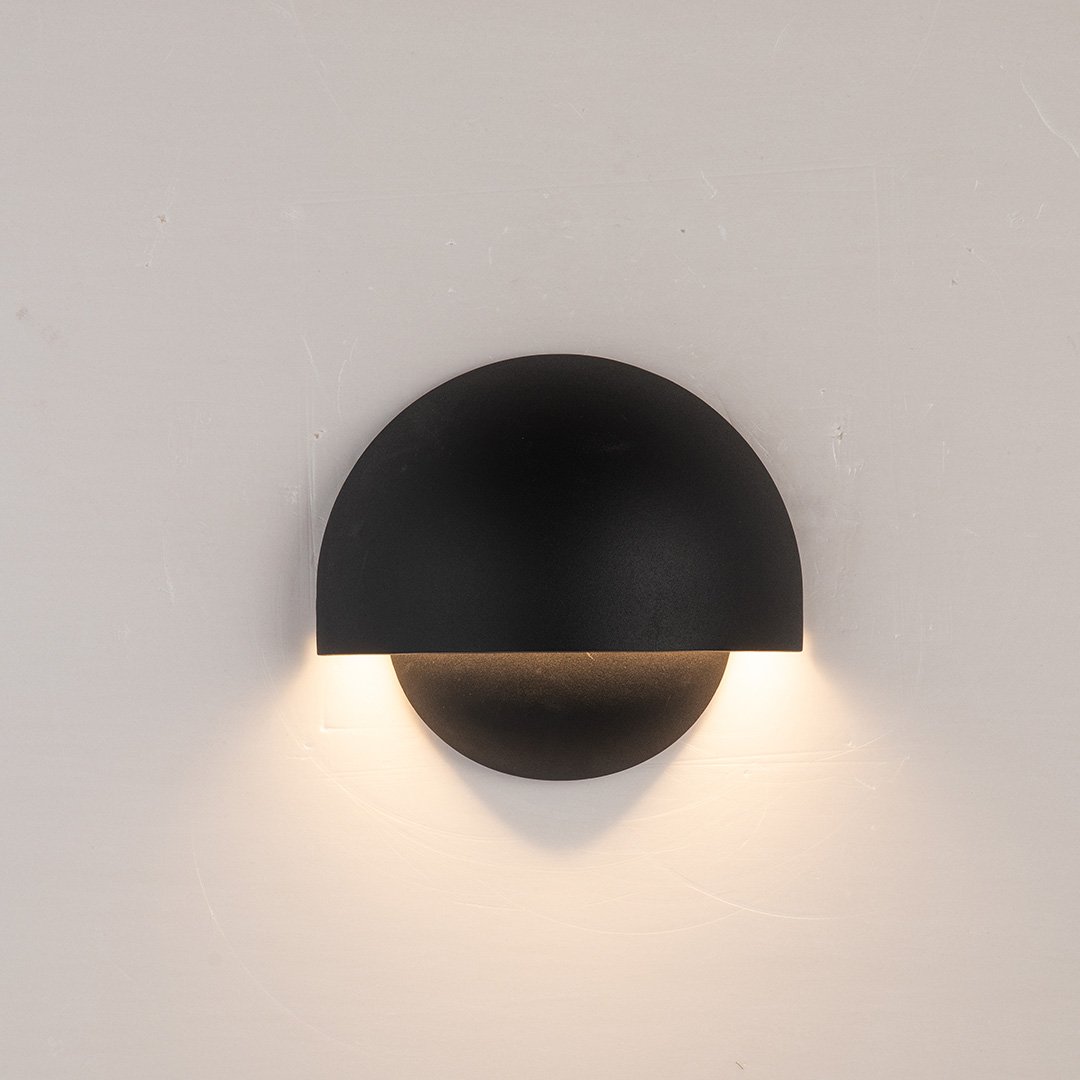 Lampada LED da esterno robusta con illuminazione soffusa