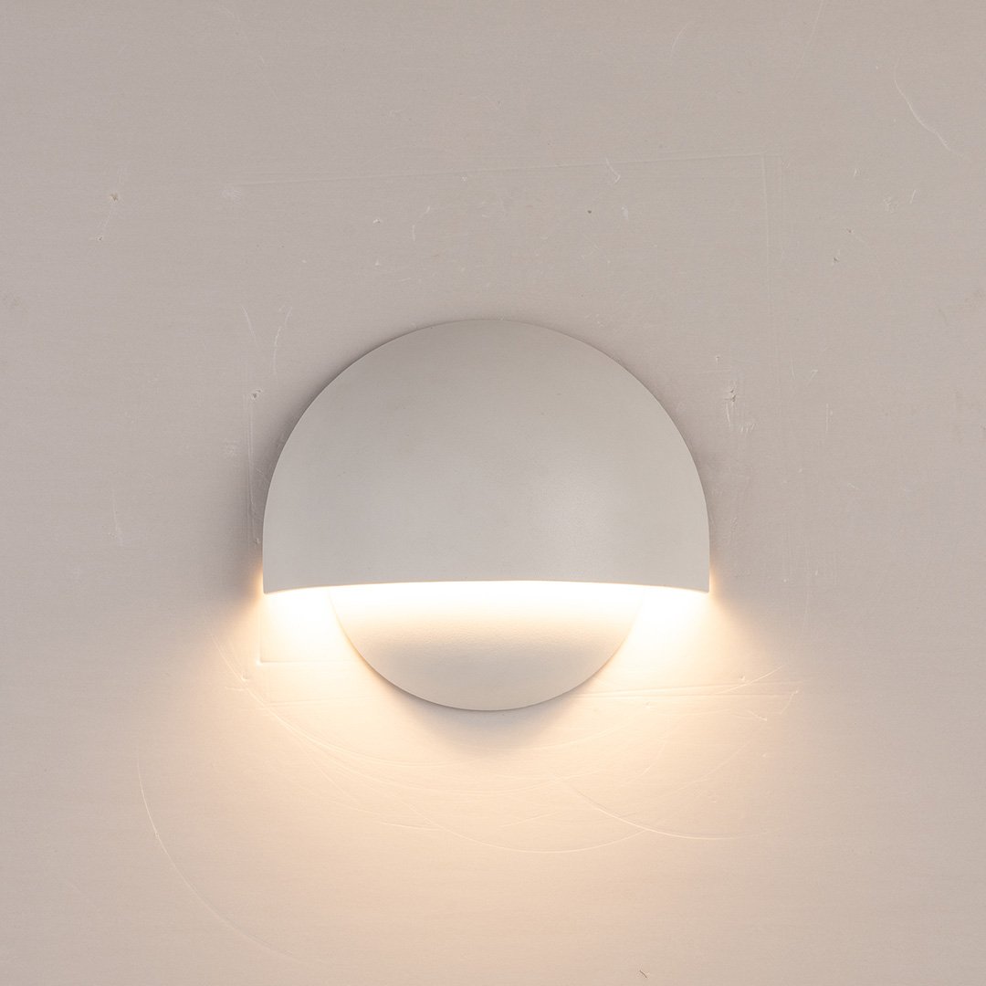 Lampada LED da esterno robusta con illuminazione soffusa